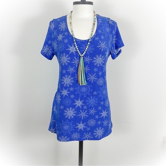 💕Beautiful Like new Lularoe Snowflakes Tunic Top💕 - Picture 3 of 10